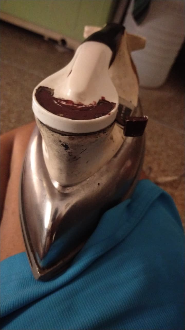 Heavy Duty Electric Iron – Fast Heating & Smooth Pressing