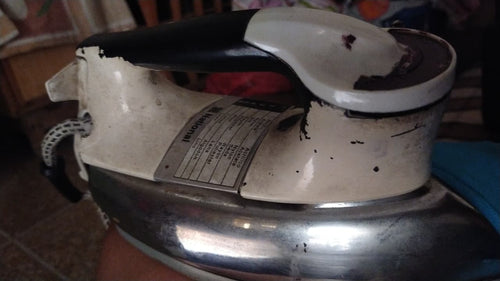 Heavy Duty Electric Iron – Fast Heating & Smooth Pressing